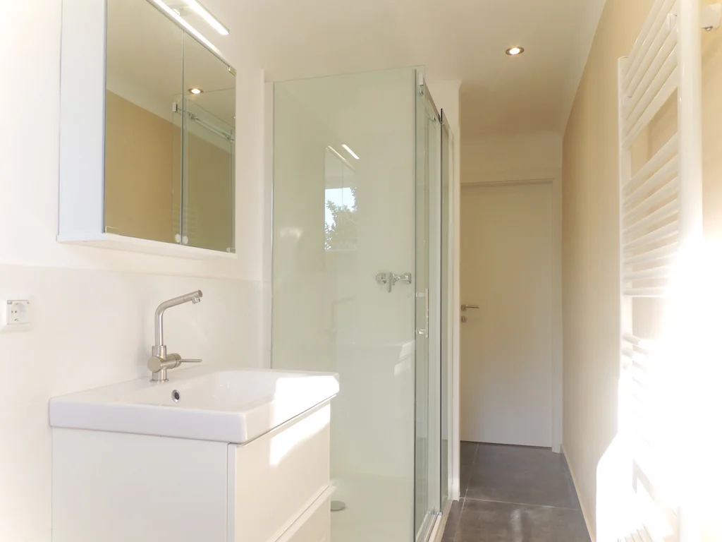 Badezimmer mit Fenster